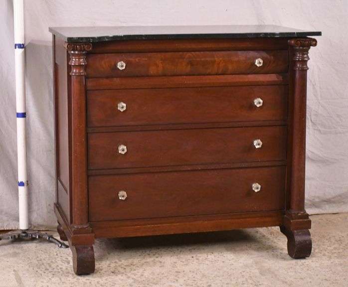 Thomasville mahogany 4 drawer bachelor's chest with marble top; 749915