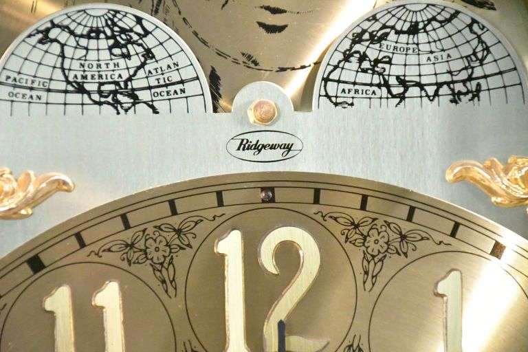 Ridgeway grandfather clock with selectable chimes; 371489 R.H. Lee