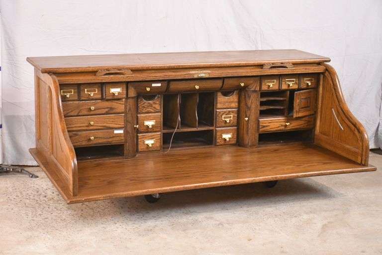 Bradford oak rolltop desktop; 3362438 R.H. Lee & Co. Auctioneers