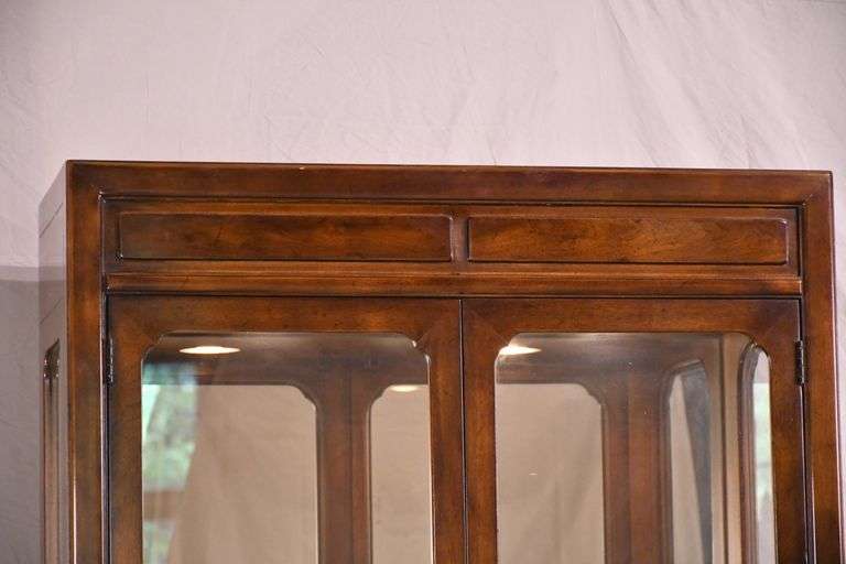 Henredon "Folio 16" Oriental style curio 697966 R.H. Lee