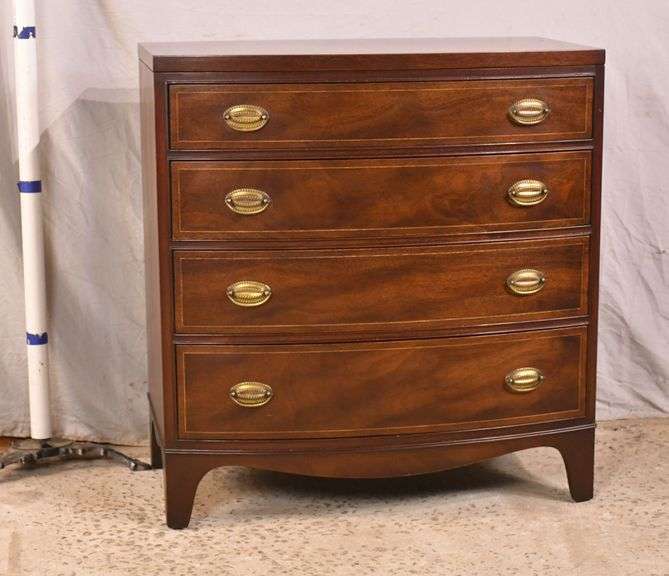Heritage Henredon mahogany bowfront 4 drawer bachelor's chest; 682446