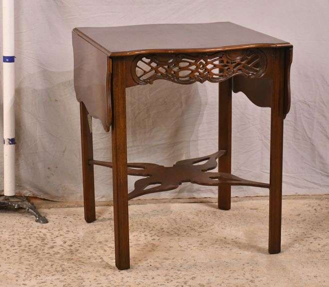 Baker "Historic Charleston Reproductions" mahogany drop leaf side table