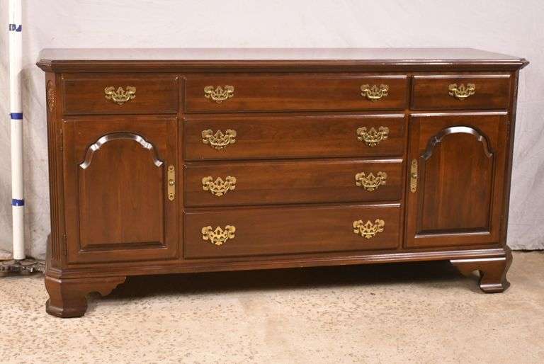 Ethan Allen cherry triple dresser; 682416B R.H. Lee & Co. Auctioneers
