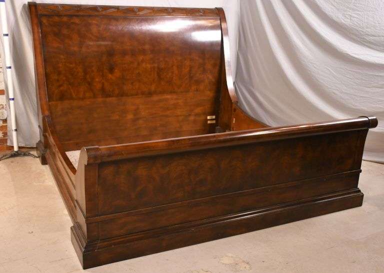 Henredon king size walnut sleigh bed with bolton rails; 1922274 R.H