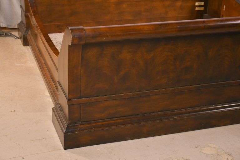 Henredon king size walnut sleigh bed with bolton rails; 1922274 R.H
