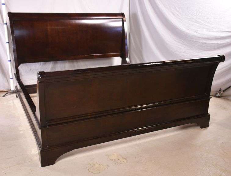 Dark cherry king size sleigh bed with bolton rails; 371991 R.H. Lee
