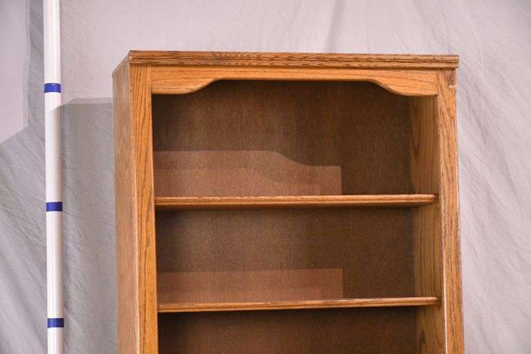 Tall narrow oak bookcase with adjustable shelves; 7410037 R.H. Lee