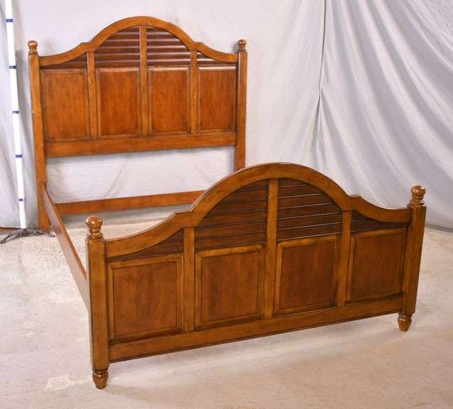 Cherry queen size bed with rails; 683280 R.H. Lee & Co. Auctioneers