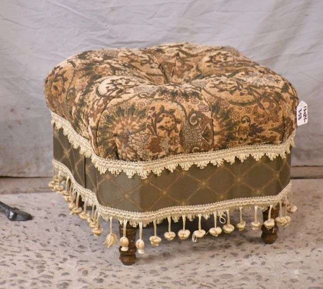 Bombay Company upholstered ottoman with turned legs; 13024358 R.H. Lee & Co. Auctioneers