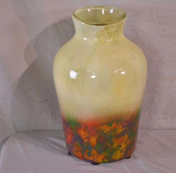 Large art glass vase; 4836015 R.H. Lee & Co. Auctioneers