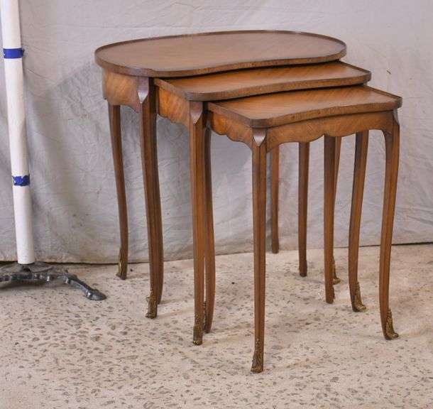 Set of 3 French style nesting tables with banded tops; 683449 R.H