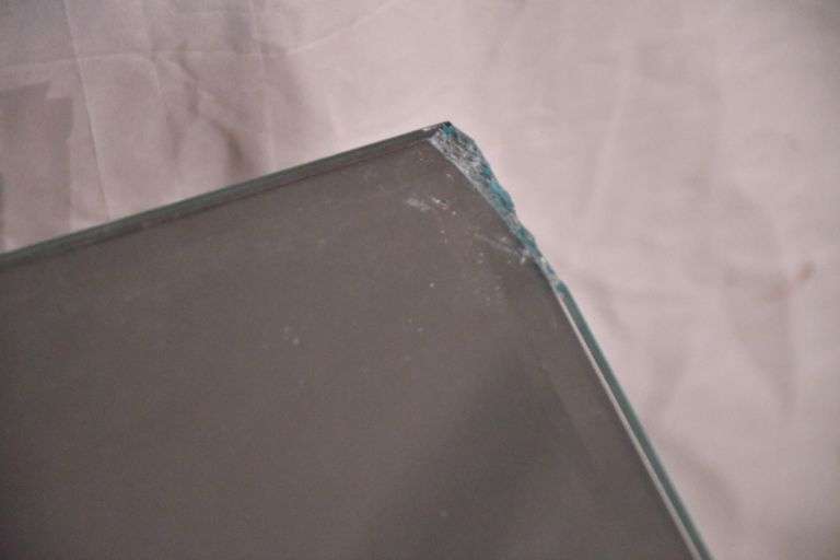 3 drawer dresser with beveled protective glass top; 5510372 R.H. Lee