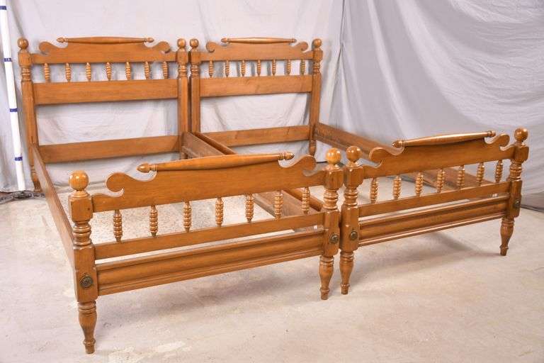 Pair of Winchendon Furniture Co. "Meeting House Maple" twin size beds