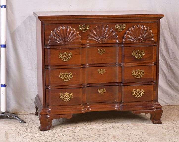 Stanley Furniture Co. "Stoneleigh" mahogany 4 drawer block front