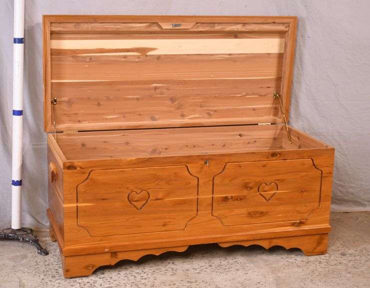 Lifttop cedar chest with heart designs on front; 7410557 R.H. Lee