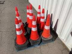 UNUSED (50)pcs Construction Safety Traffic Cones