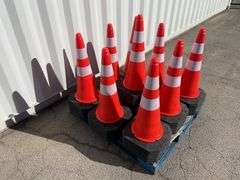 UNUSED (50)pcs Construction Safety Traffic Cones