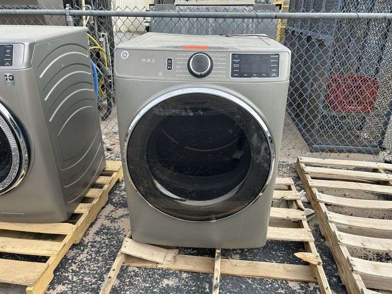 School Surplus- GE Dryer Appliance