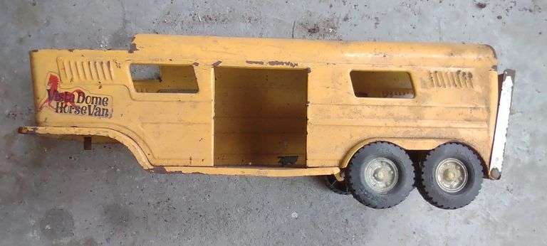 Vintage ERTL Vista Dome Horse Van Trailer