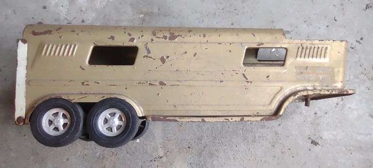 ERTL Vista Dome Horse Trailer