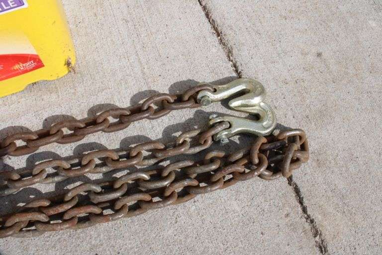 12' log chain w/good hooks Lee Real Estate & Auction Service