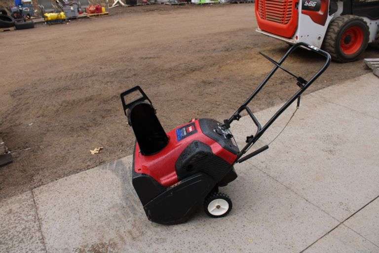 Toro Snow Thrower Lee Real Estate & Auction Service