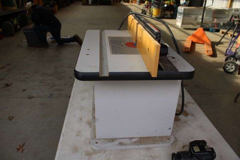 Bosch router table w/Dewalt router Lee Real Estate & Auction Service