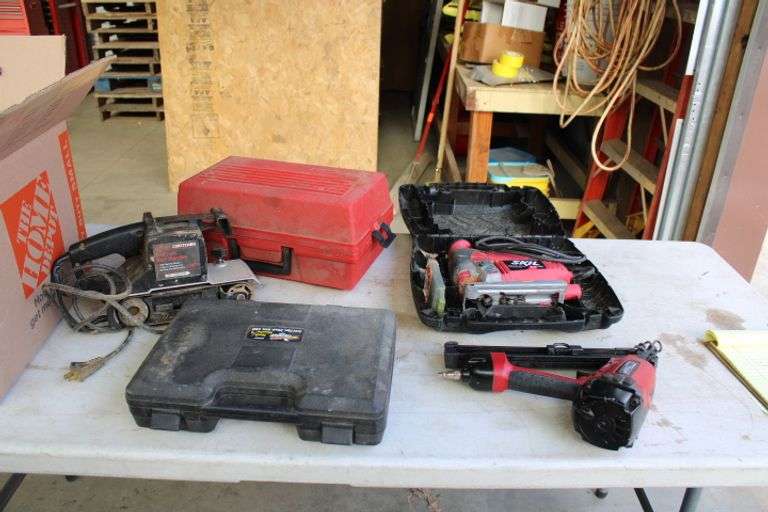 Power tools Lee Real Estate & Auction Service