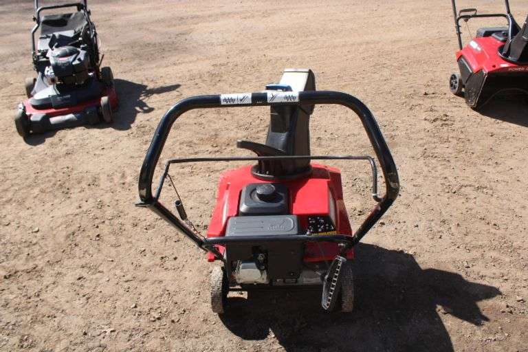 Toro snow thrower Lee Real Estate & Auction Service