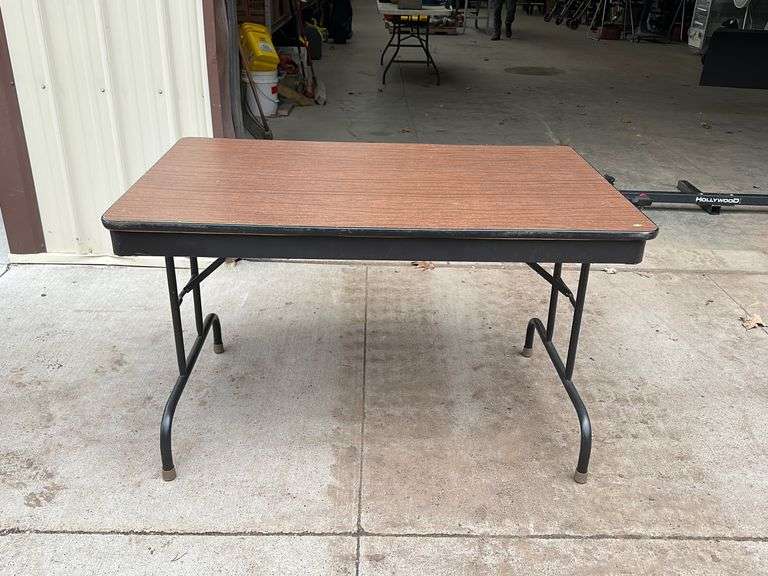 Folding Table Lee Real Estate & Auction Service
