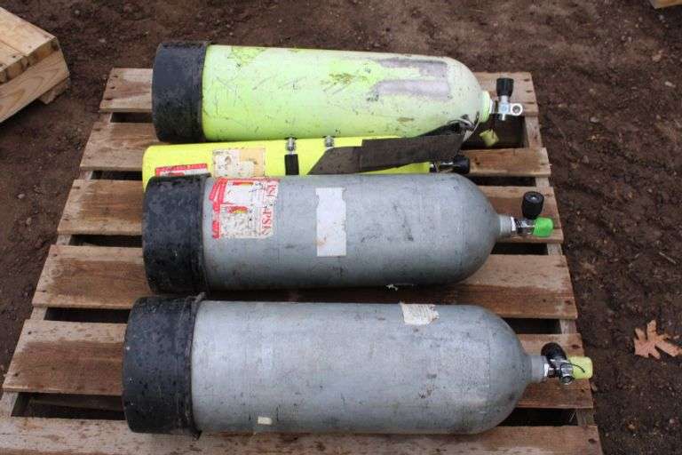 4 scuba tanks Lee Real Estate & Auction Service