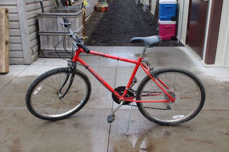 Huffy "San Pedro" multi speed mens bike Lee Real Estate & Auction Service