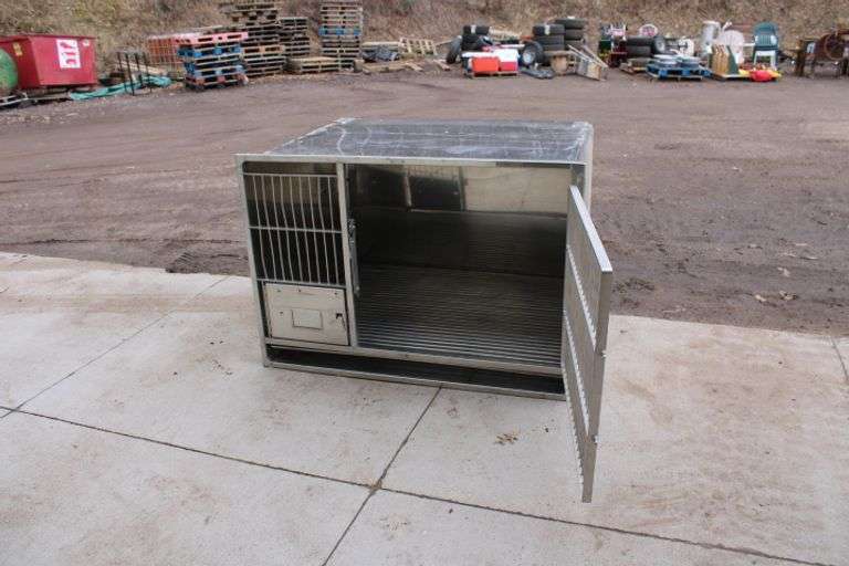 Stainless steel dog kennel Lee Real Estate & Auction Service