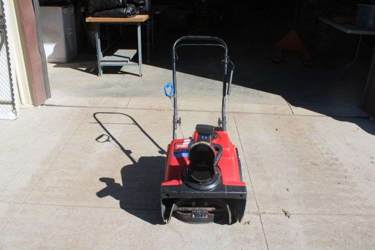 Toro snow thrower Lee Real Estate & Auction Service