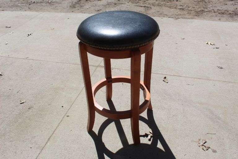 25" tall swivel bar stool Lee Real Estate & Auction Service