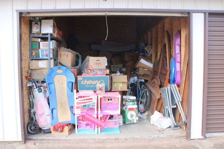Contents of abandon storage unit 61 Lee Real Estate & Auction Service