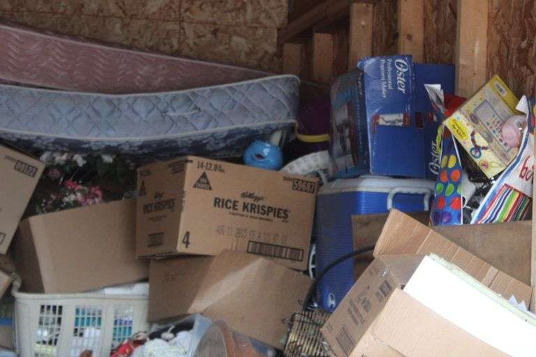 Contents of abandon storage unit 61 Lee Real Estate & Auction Service