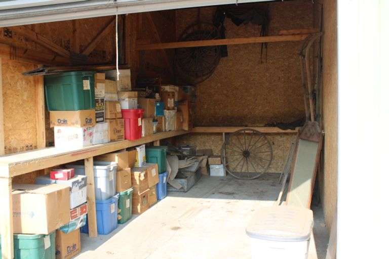 Contents of abandon storage unit 161 Lee Real Estate & Auction Service