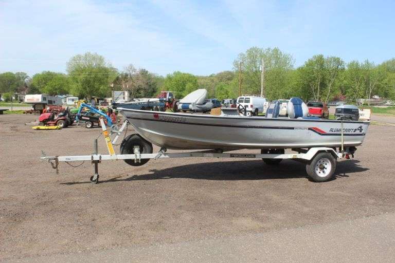 1989 Alumacraft fishing boat w/motor & trailer Lee Real Estate & Auction Service