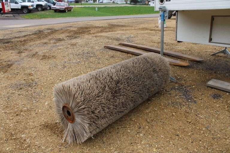 Livestock Scratch Brush Lee Real Estate & Auction Service