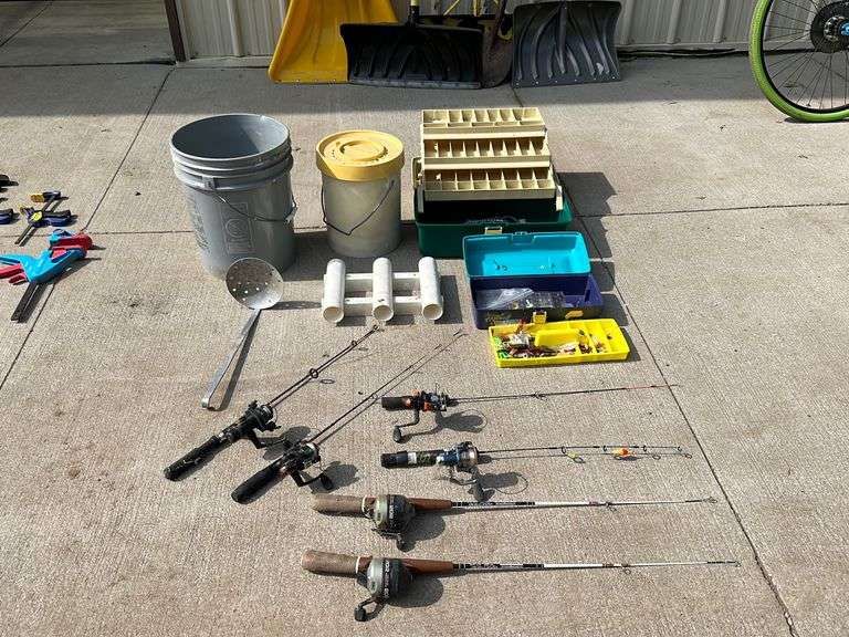 Lot of Ice Fishing Equipment Lee Real Estate & Auction Service