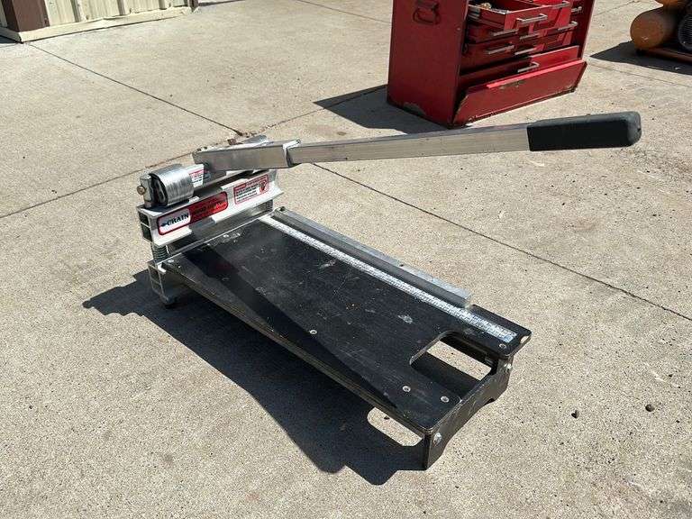 Crain Wood/Laminate Flooring Cutter Lee Real Estate & Auction Service