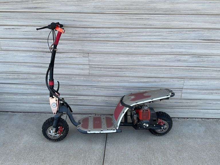 Motovox Gas Scooter Lee Real Estate & Auction Service
