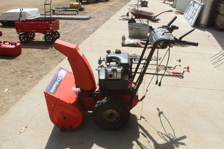Simplicity snowblower Lee Real Estate & Auction Service