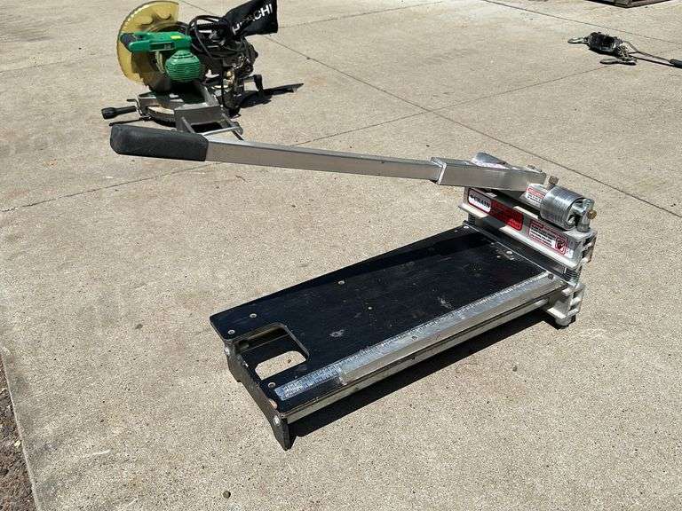 Crain Wood/Laminate Flooring Cutter Lee Real Estate & Auction Service