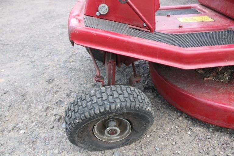 Murray RearEngine Mower Lee Real Estate & Auction Service