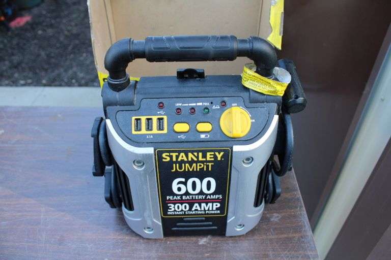 (2) Battery Jumper Packs Lee Real Estate & Auction Service