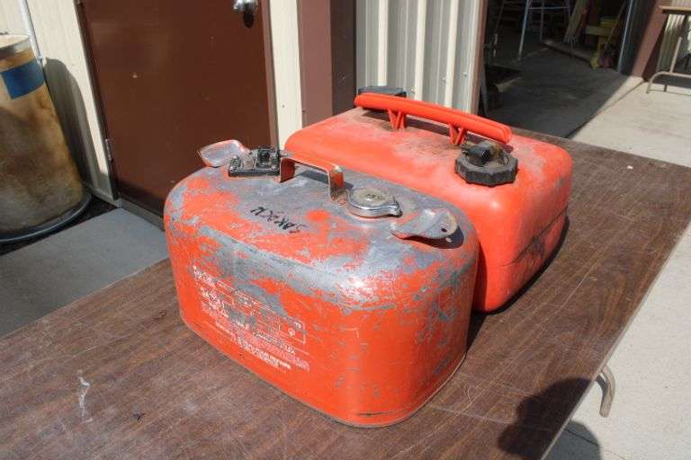 Metal & Plastic boat gas tanks Lee Real Estate & Auction Service