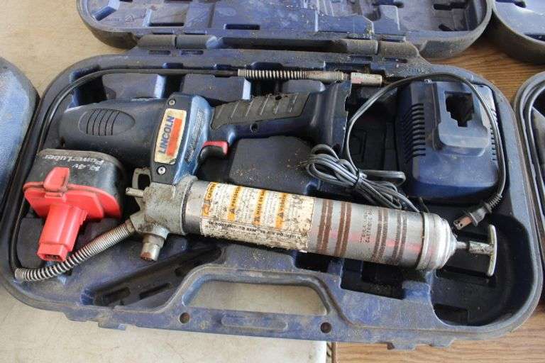 Lincoln cordless grease gun, 14.4 v w/case Lee Real Estate & Auction