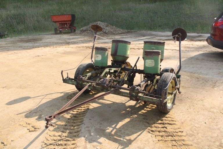 John Deere 290, 2 row corn planter - Lee Real Estate & Auction Service
